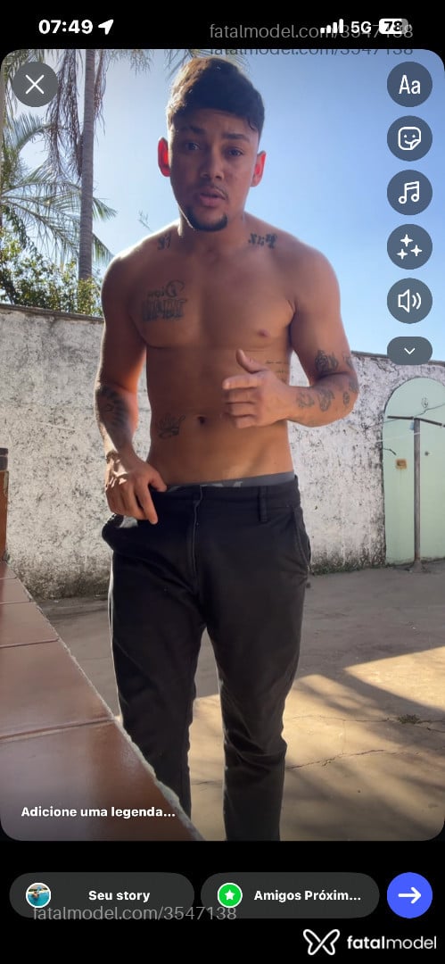 Acompanhante homem com cabelo castanho de olhos castanhos - Alisson
