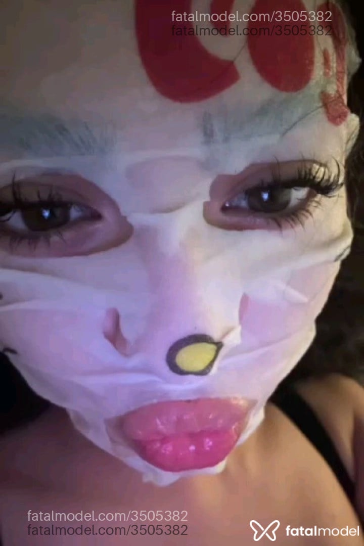 Acompanhante mulher morena (o) de olhos castanhos - Ellen