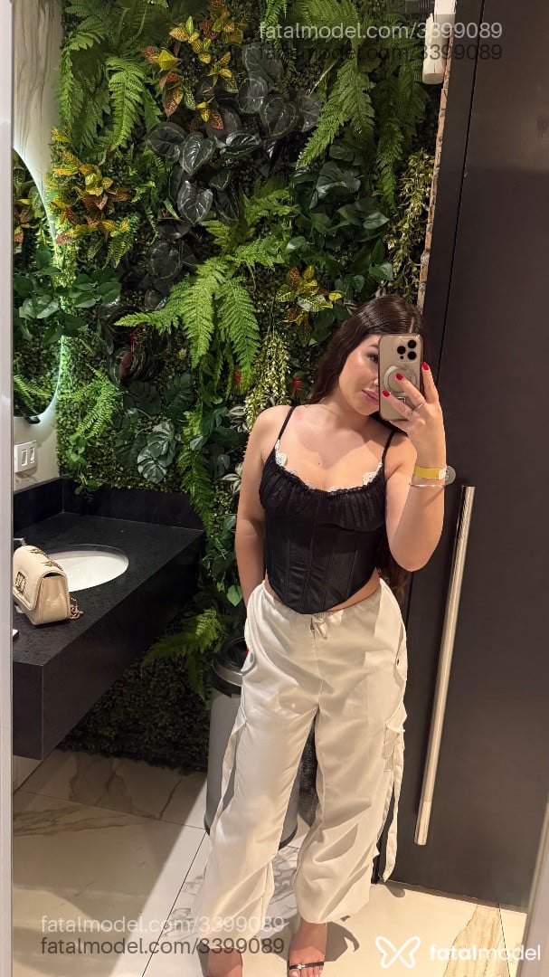 Acompanhante mulher com cabelo castanho de olhos castanhos - Sofie