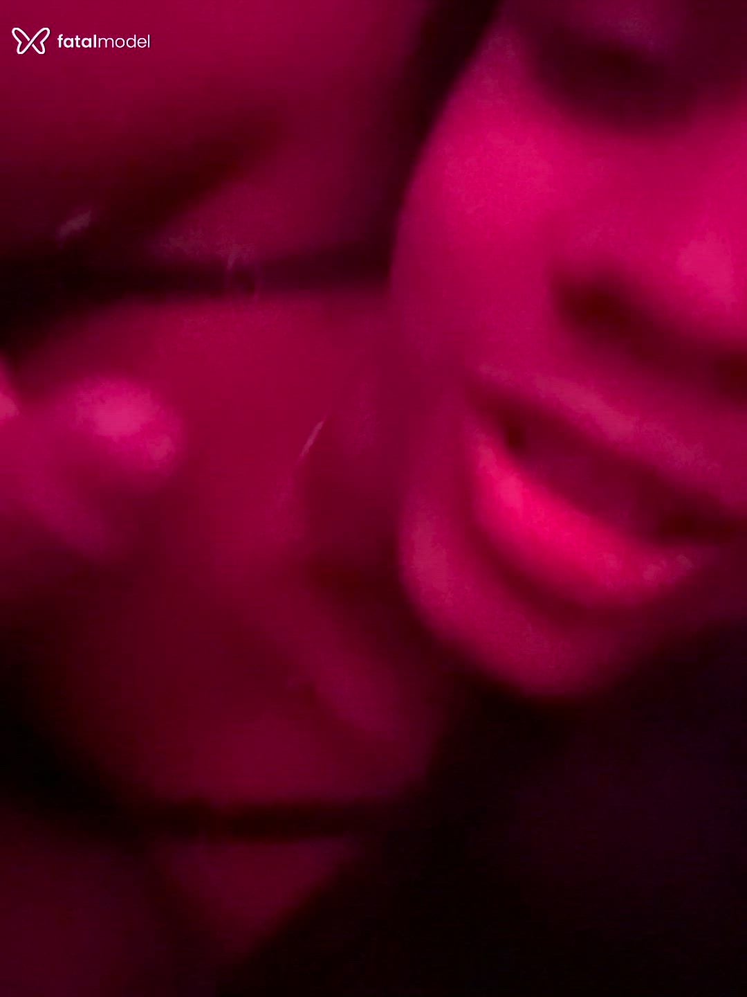 Acompanhante mulher trans morena (o) de olhos pretos - Valentina