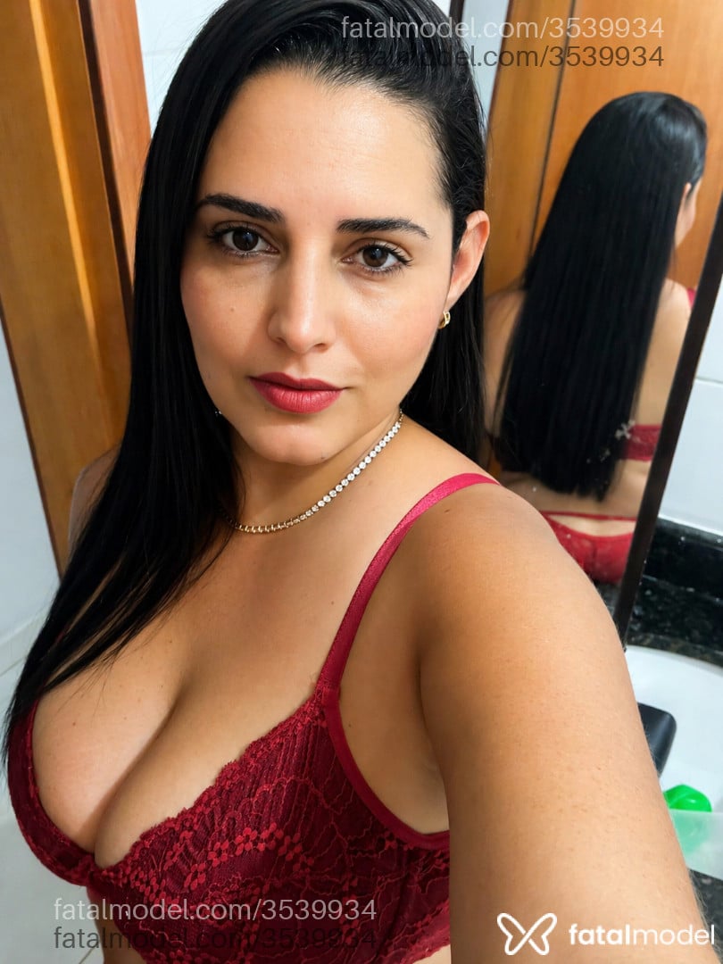 Acompanhante mulher morena (o) de olhos castanhos - Pérola