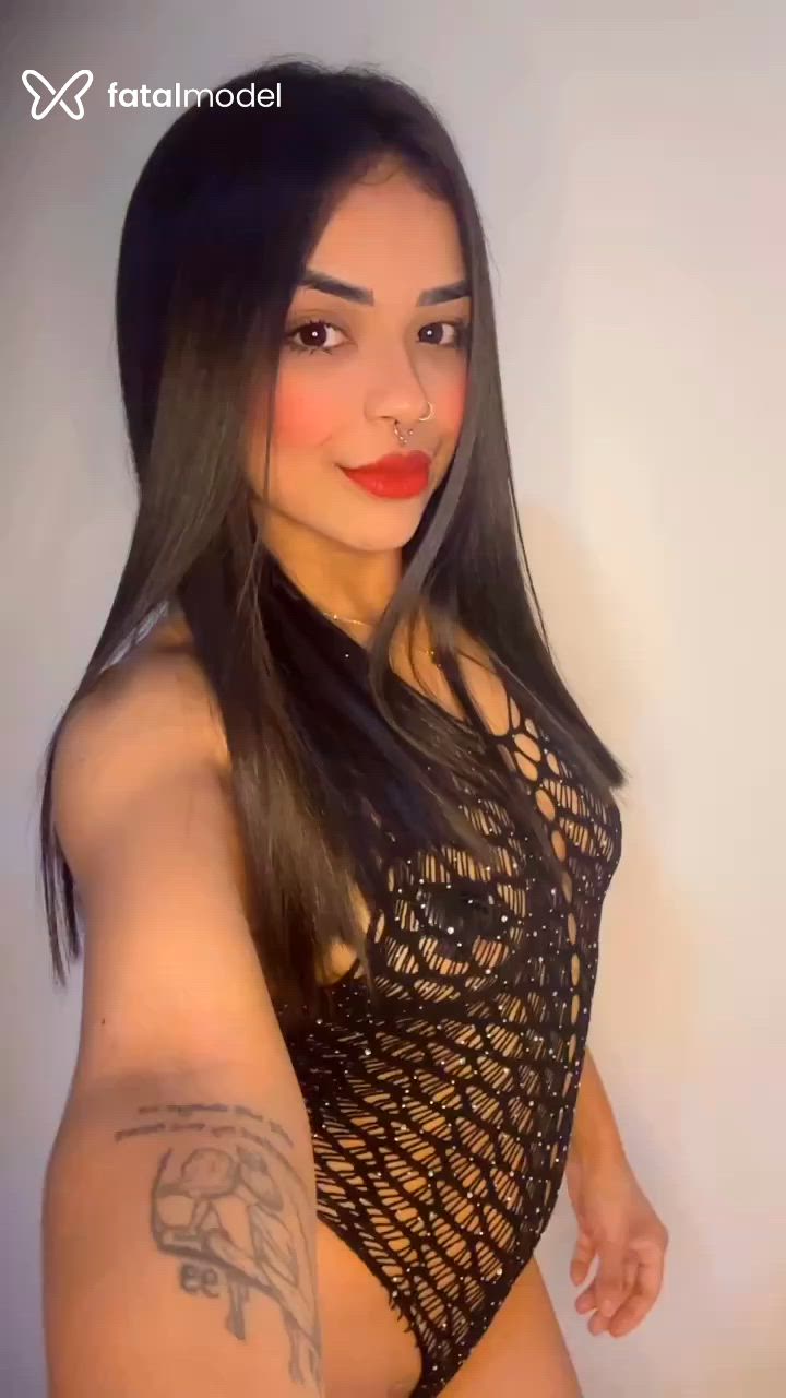 Acompanhante mulher morena (o) de olhos pretos - Piquena