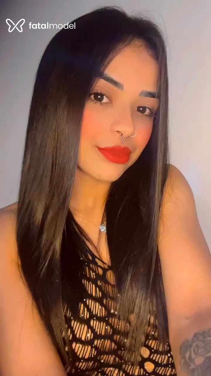 Acompanhante mulher morena (o) de olhos pretos - Piquena
