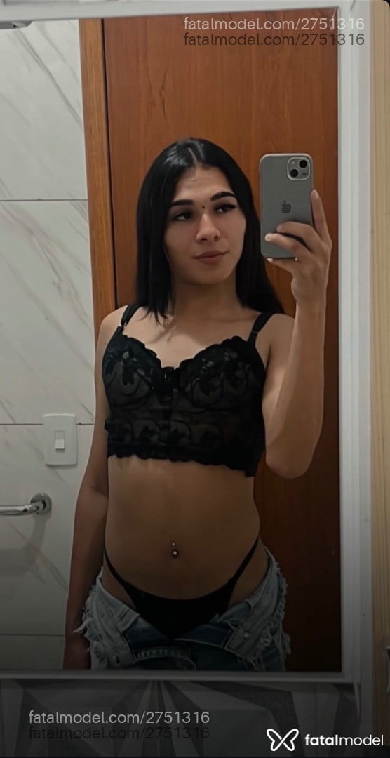 Acompanhante mulher trans loira (o) de olhos castanhos - Marquesa