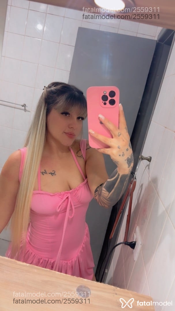 Acompanhante mulher loira (o) de olhos castanhos - Natasha