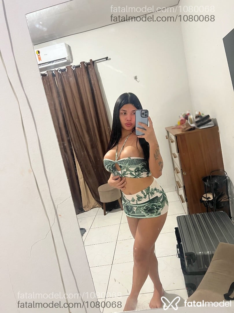 Acompanhante mulher trans morena (o) de olhos pretos - Cristal Acompanhante mulher trans morena (o) de olhos pretos - Cristal