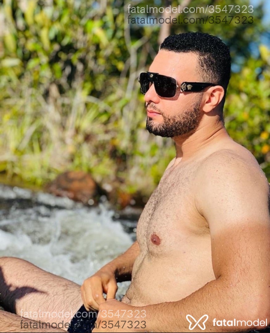Acompanhante homem com cabelo castanho de olhos castanhos - Gabriel Leonardo