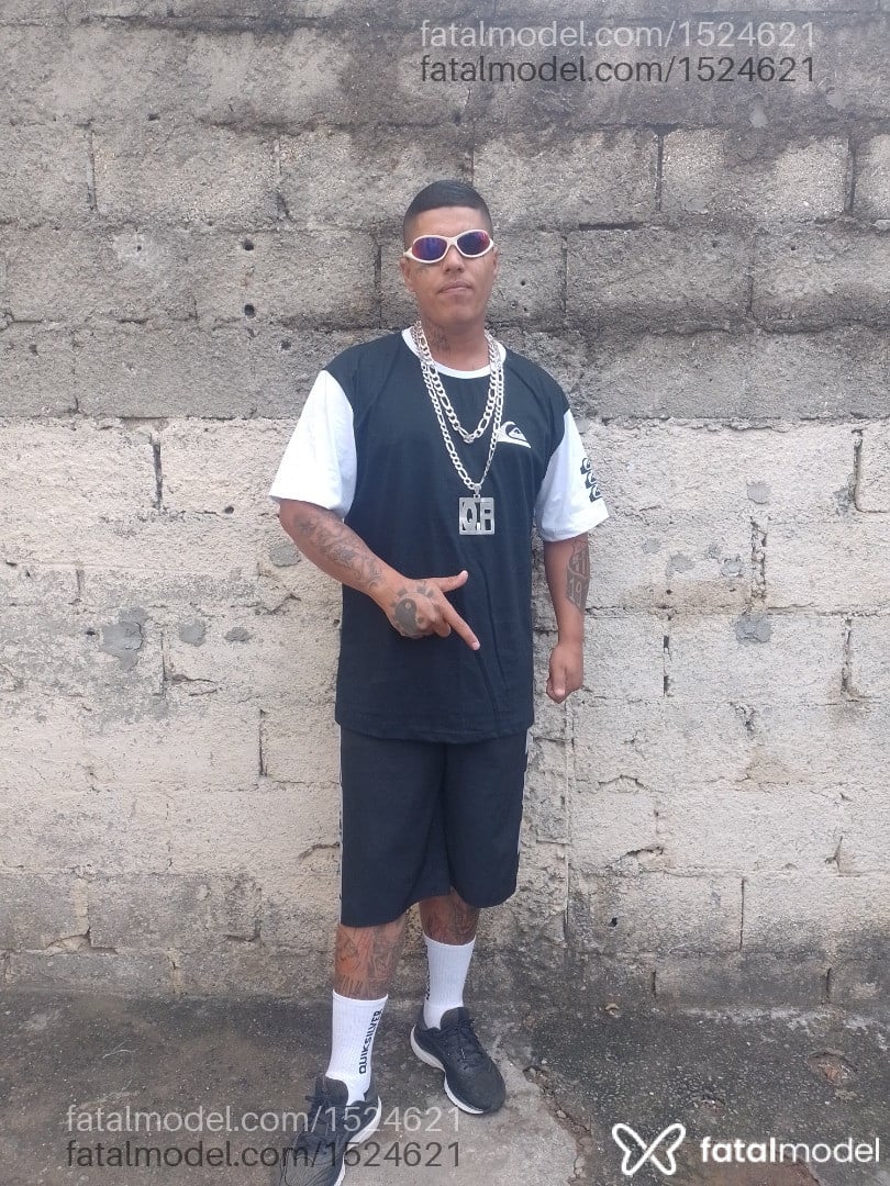Acompanhante homem com cabelo castanho de olhos castanhos - João