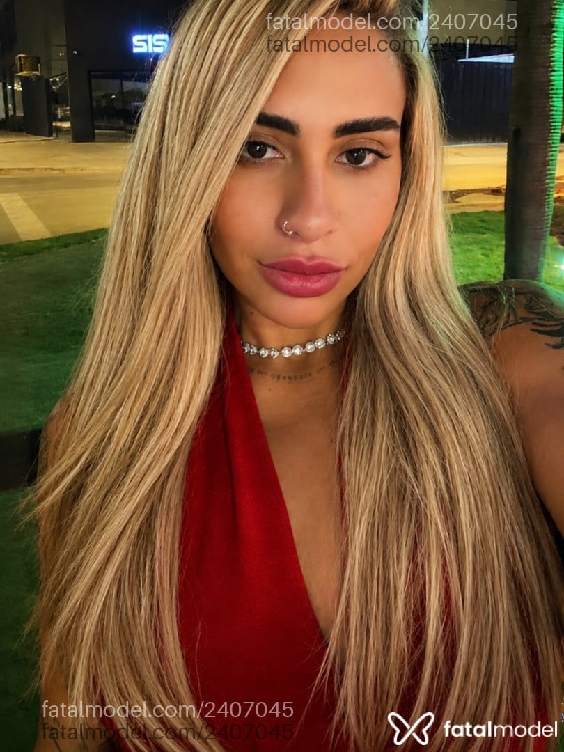 Acompanhante mulher loira (o) de olhos mel - Camila Bueno