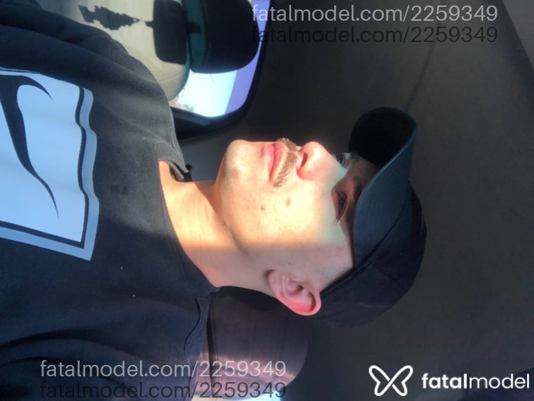 Acompanhante homem com cabelo castanho de olhos castanhos - Vdk