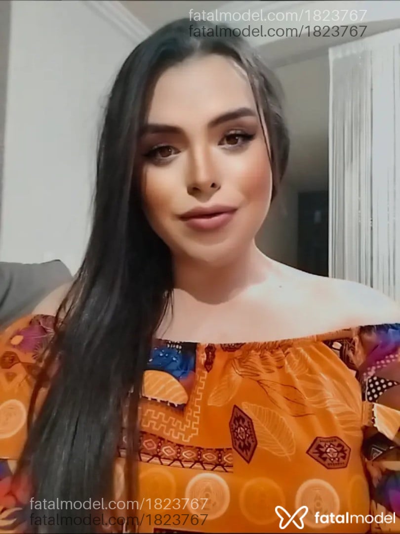 Acompanhante mulher trans morena (o) de olhos castanhos - Alicia