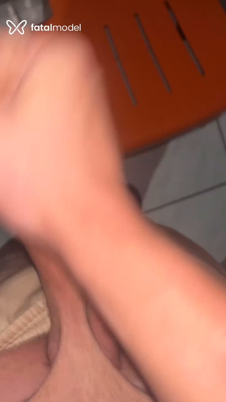 Acompanhante homem com cabelo castanho de olhos castanhos - Galego Acompanhante homem com cabelo castanho de olhos castanhos - Galego