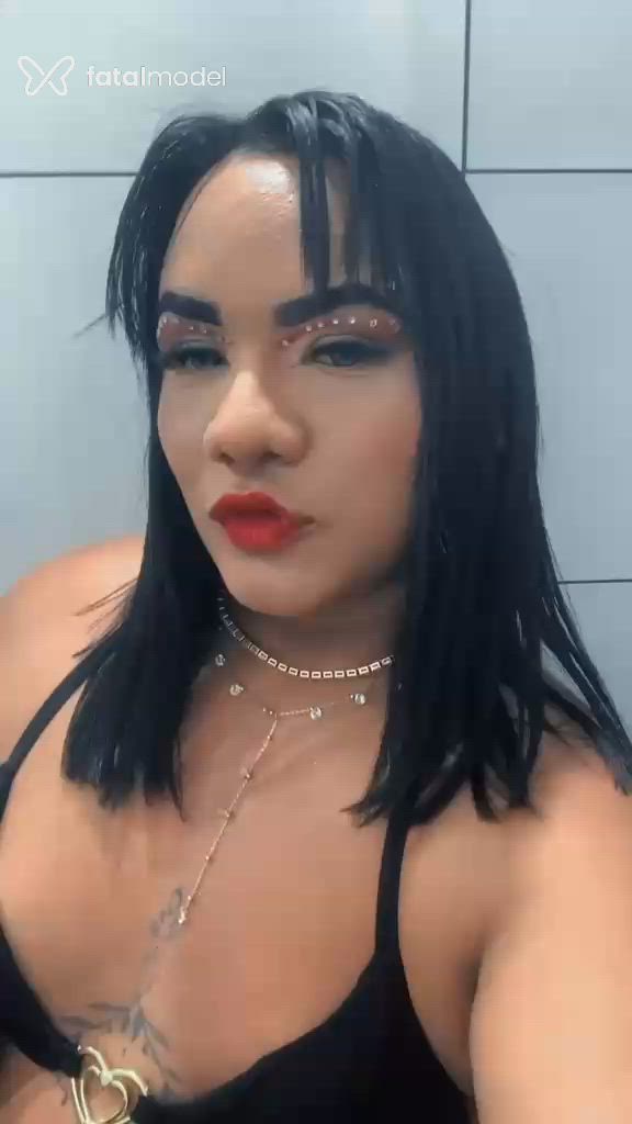 Acompanhante mulher trans morena (o) de olhos castanhos - árina