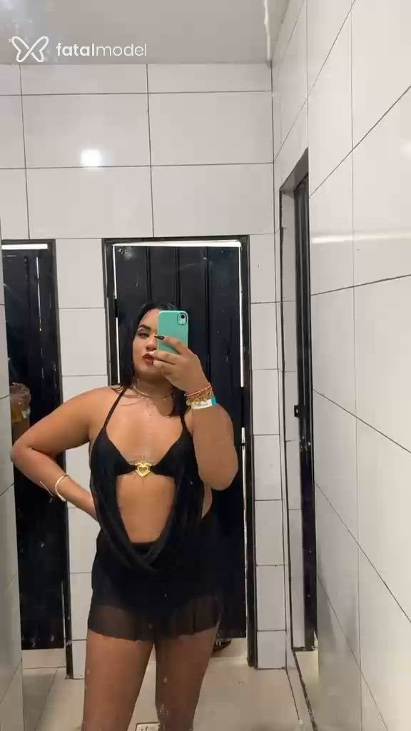 Acompanhante mulher trans morena (o) de olhos castanhos - árina