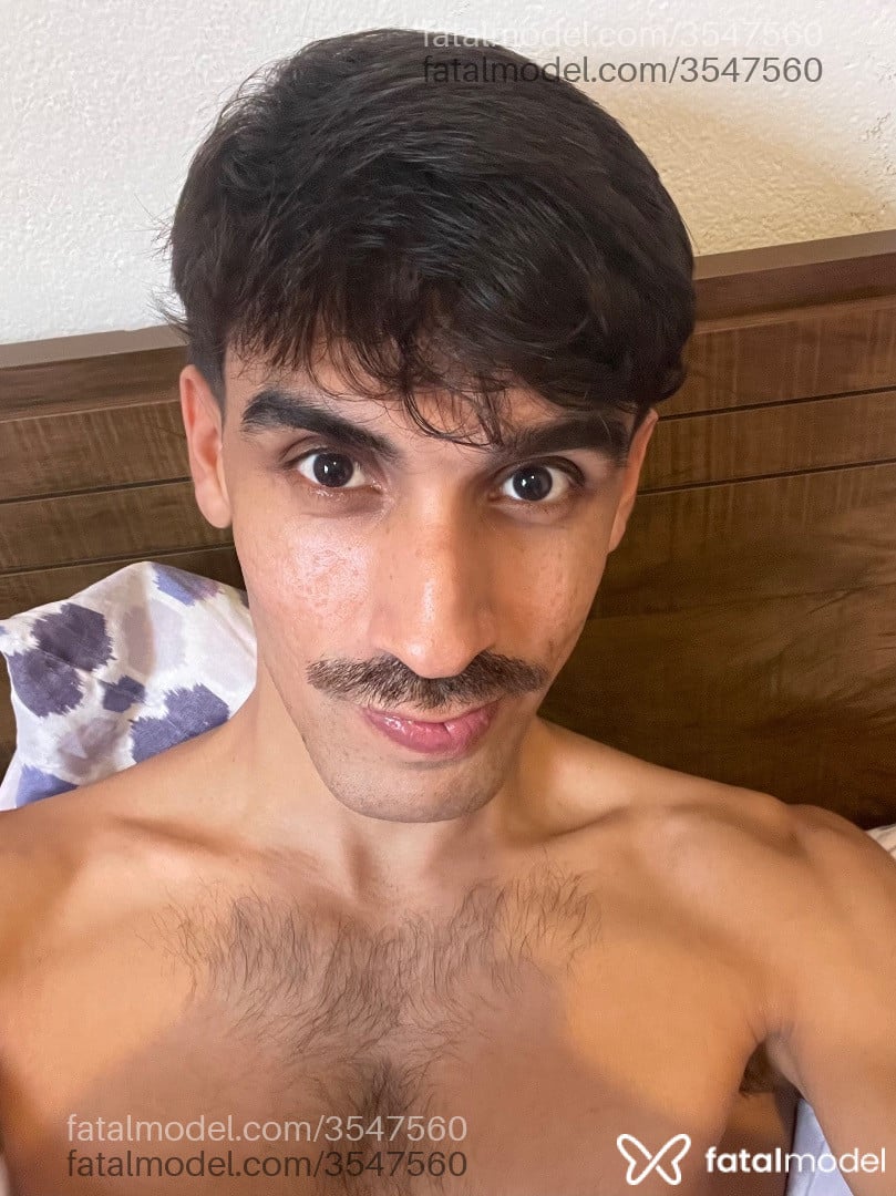 Acompanhante homem com cabelo castanho de olhos castanhos - Willian