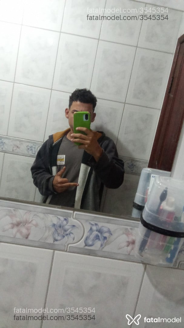 Acompanhante homem com cabelo castanho de olhos castanhos - Raelnovin