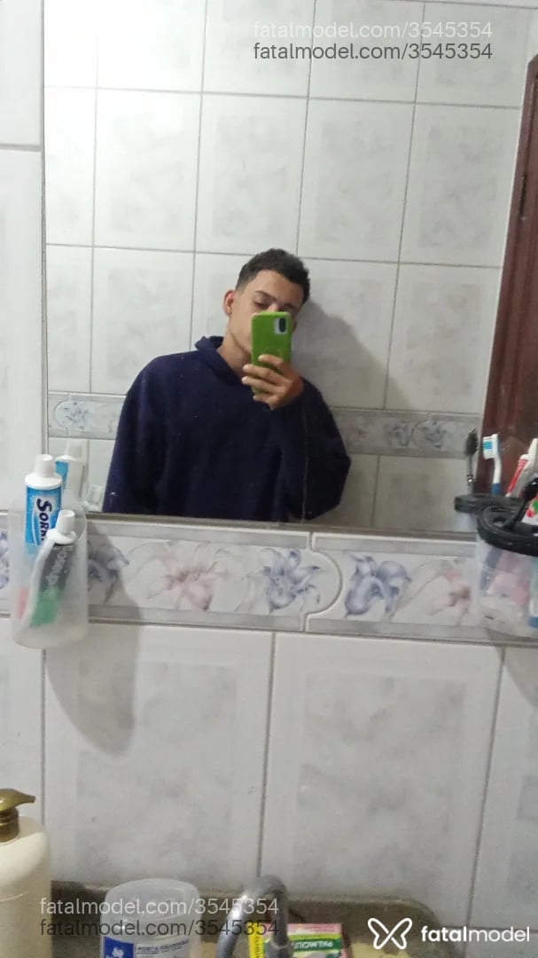 Acompanhante homem com cabelo castanho de olhos castanhos - Raelnovin