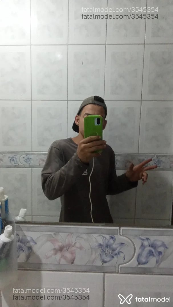 Acompanhante homem com cabelo castanho de olhos castanhos - Raelnovin