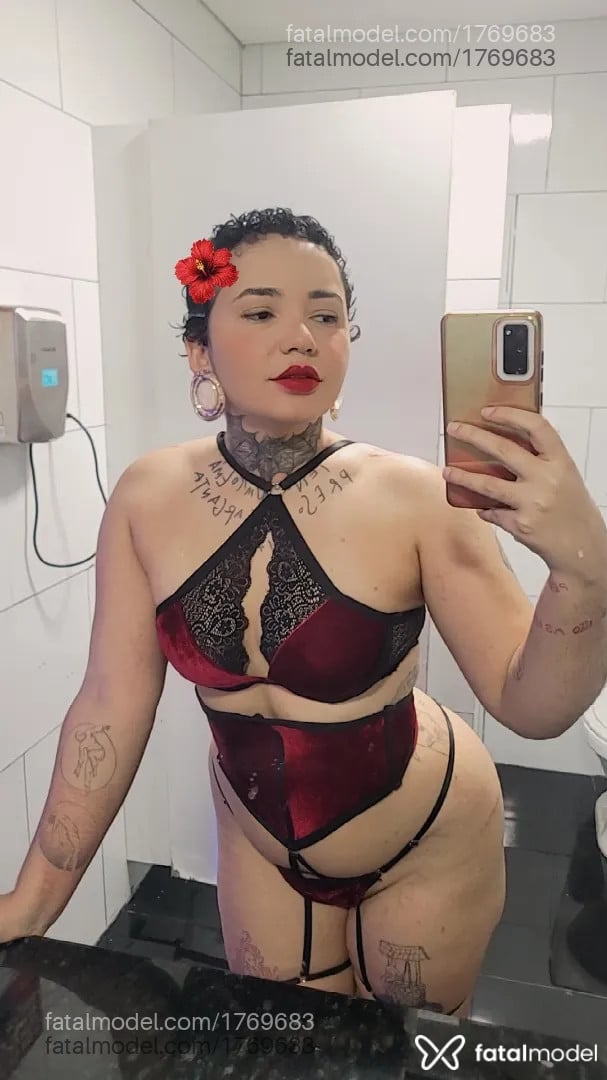 Acompanhante mulher morena (o) de olhos castanhos - Natasha