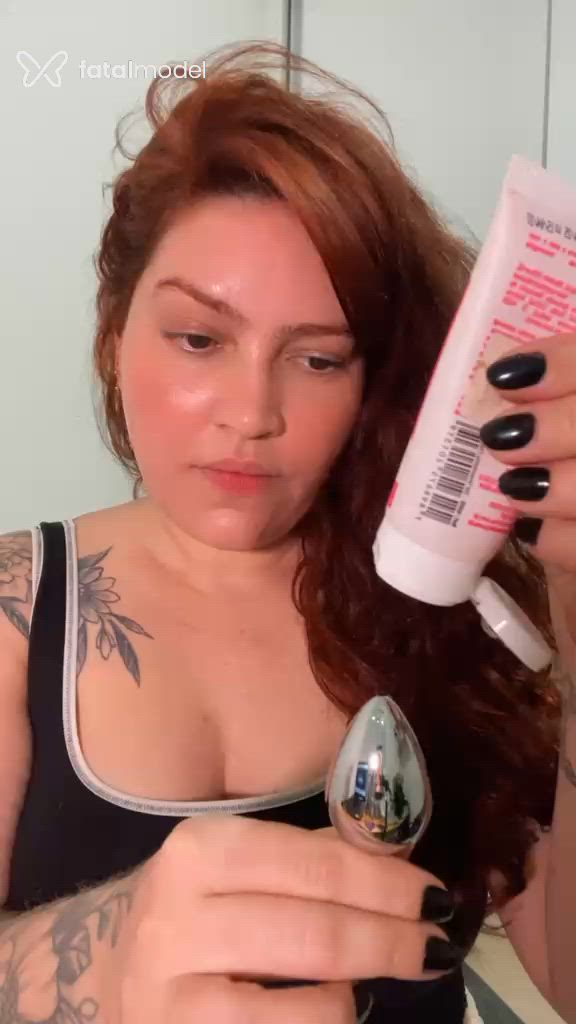Acompanhante mulher ruiva (o) de olhos castanhos - Luiza Bellini
