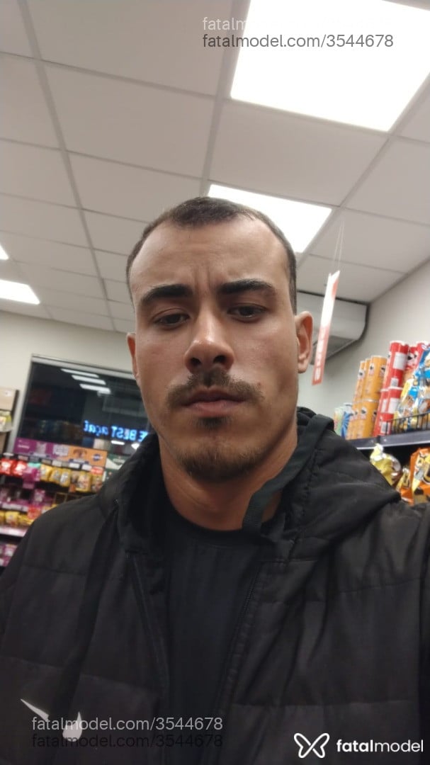 Acompanhante homem com cabelo castanho de olhos mel - Nicleviks