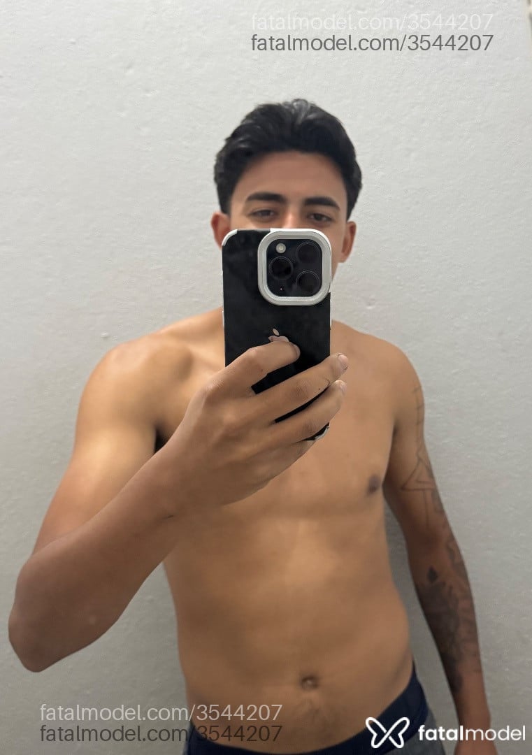 Acompanhante homem morena (o) de olhos castanhos - Lorenzo