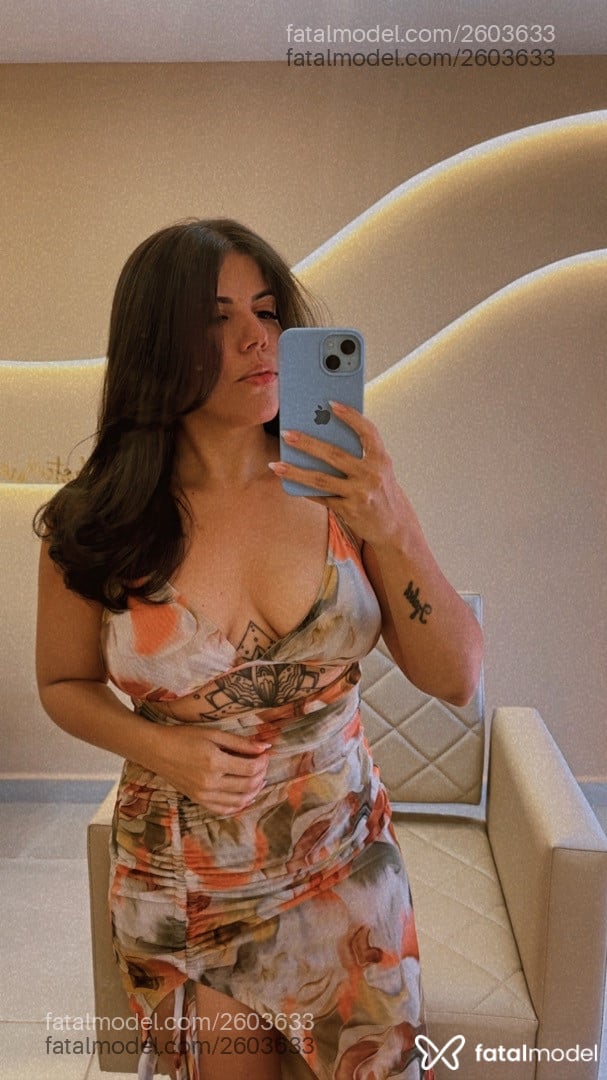 Acompanhante mulher com cabelo castanho de olhos castanhos - Karis