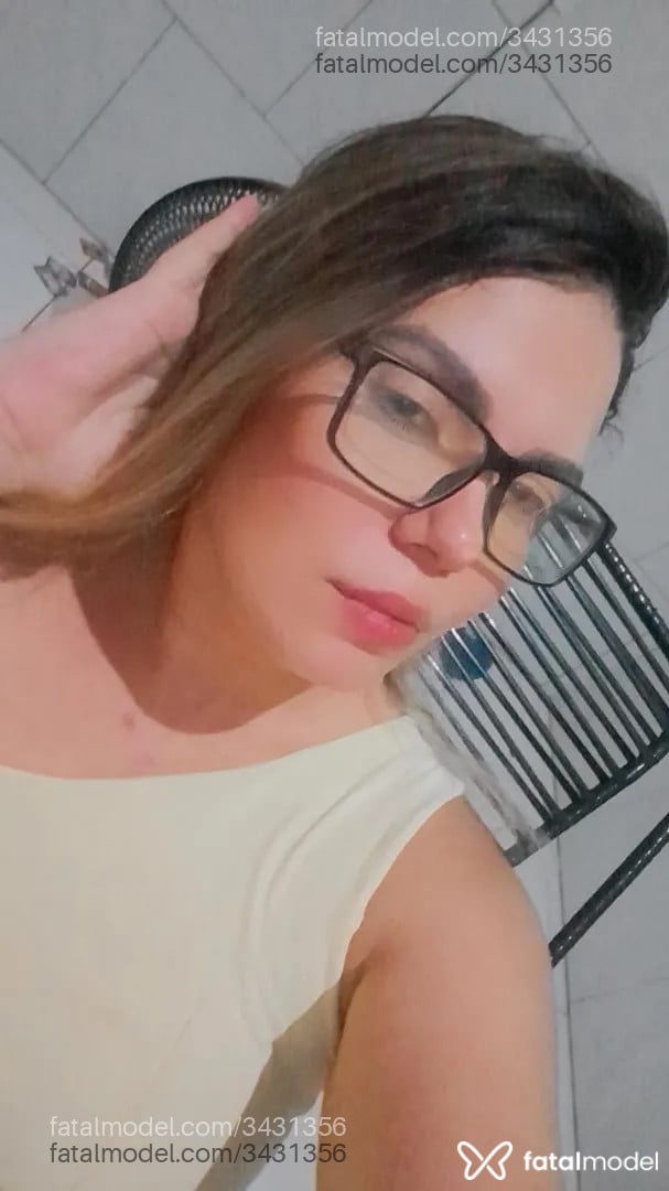 Acompanhante mulher loira (o) de olhos pretos - Emanuela