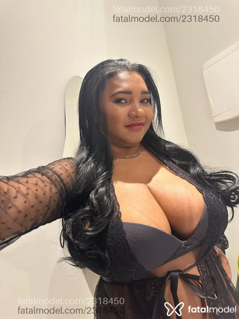 Acompanhante mulher com cabelo castanho de olhos pretos - Solange
