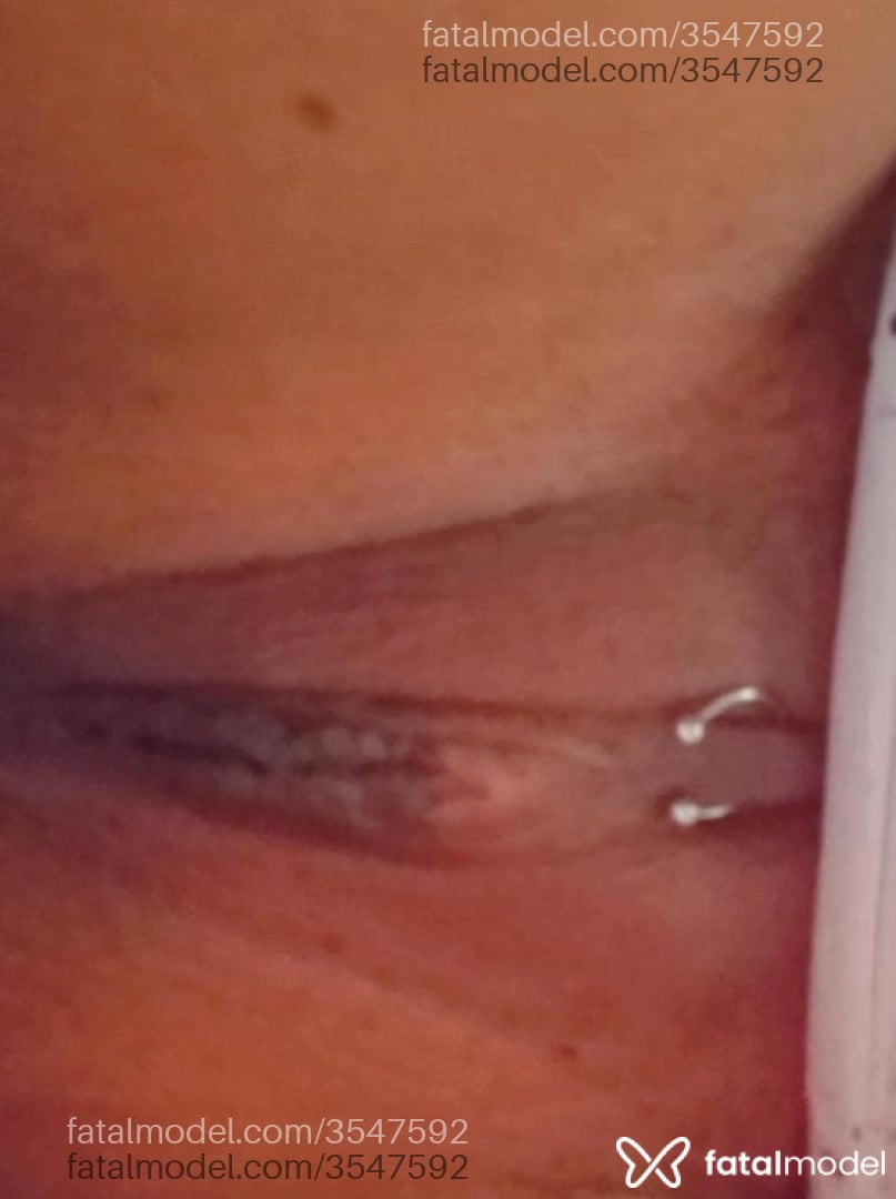 Acompanhante mulher morena (o) de olhos pretos - Vitória