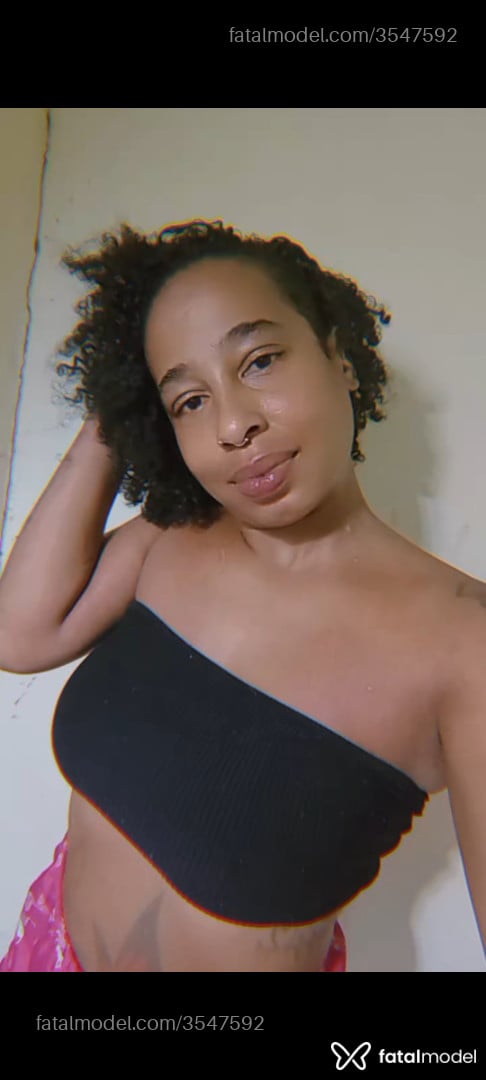 Acompanhante mulher morena (o) de olhos pretos - Vitória