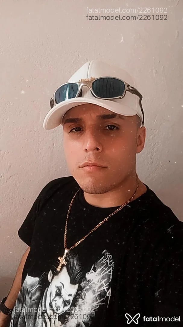 Acompanhante homem loira (o) de olhos castanhos - Eduardo