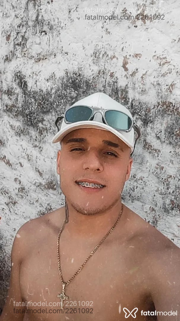 Acompanhante homem loira (o) de olhos castanhos - Eduardo
