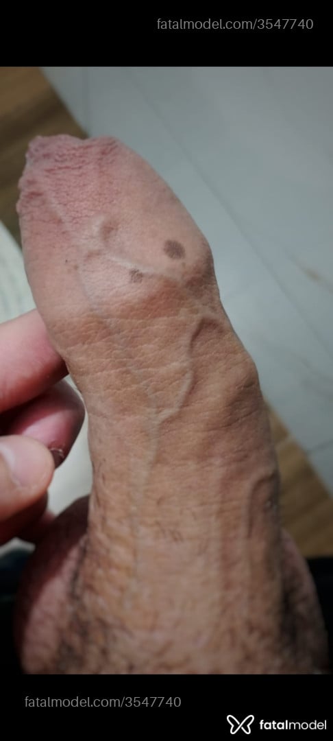 Acompanhante homem com cabelo castanho de olhos castanhos - Vitor Hugo