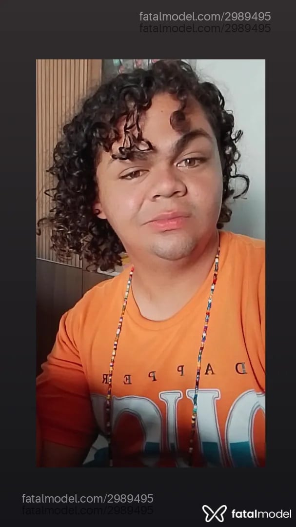 Acompanhante homem com cabelo castanho de olhos castanhos - Jhonny