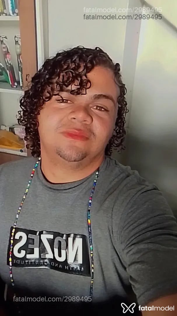 Acompanhante homem com cabelo castanho de olhos castanhos - Jhonny