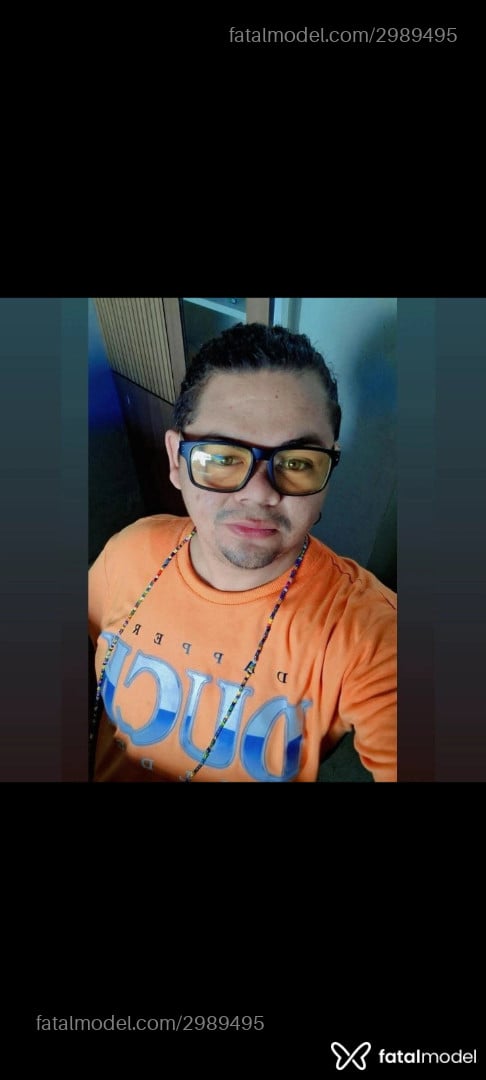 Acompanhante homem com cabelo castanho de olhos castanhos - Jhonny