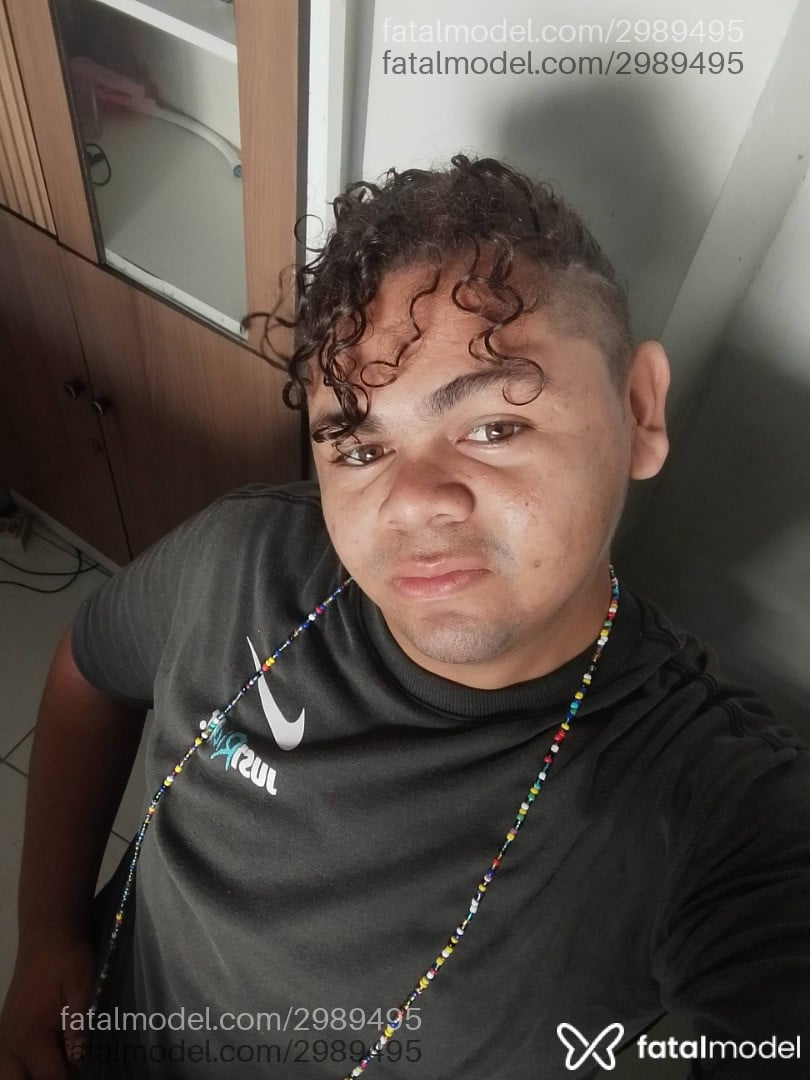 Acompanhante homem com cabelo castanho de olhos castanhos - Jhonny