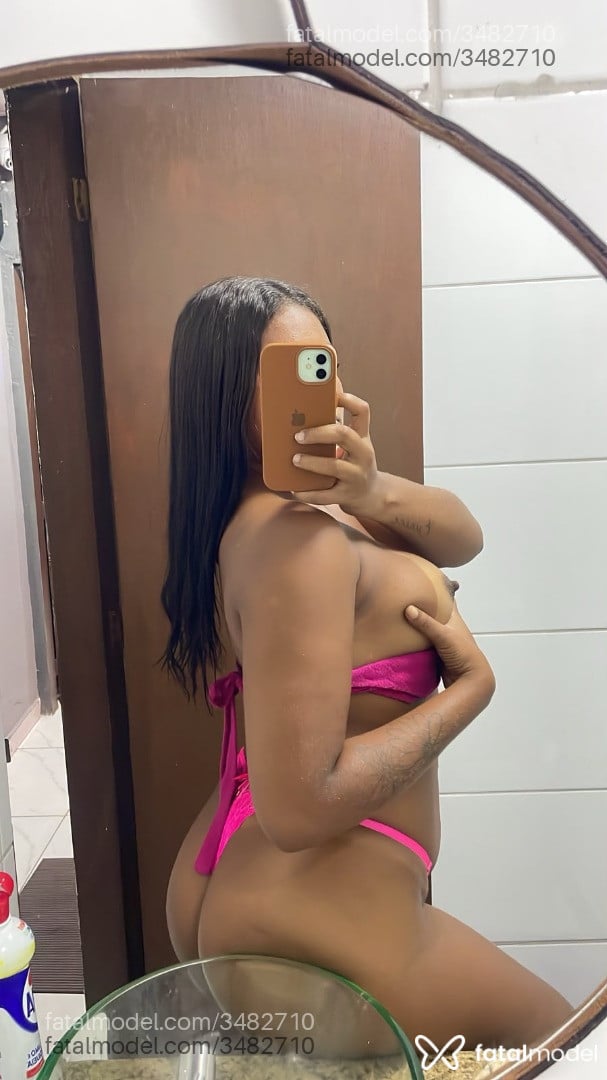 Acompanhante mulher com cabelo castanho de olhos mel - Danny
