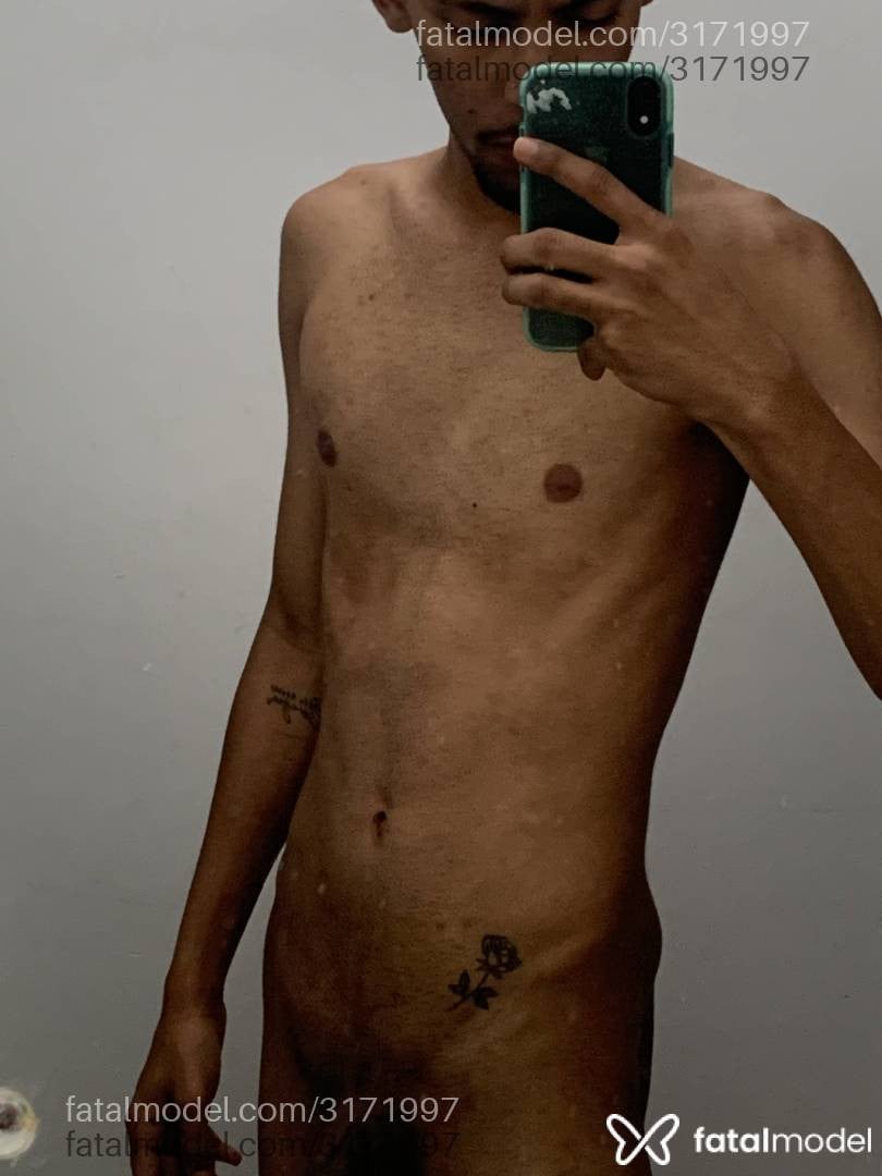 Acompanhante homem com cabelo colorido de olhos castanhos - Bruninho