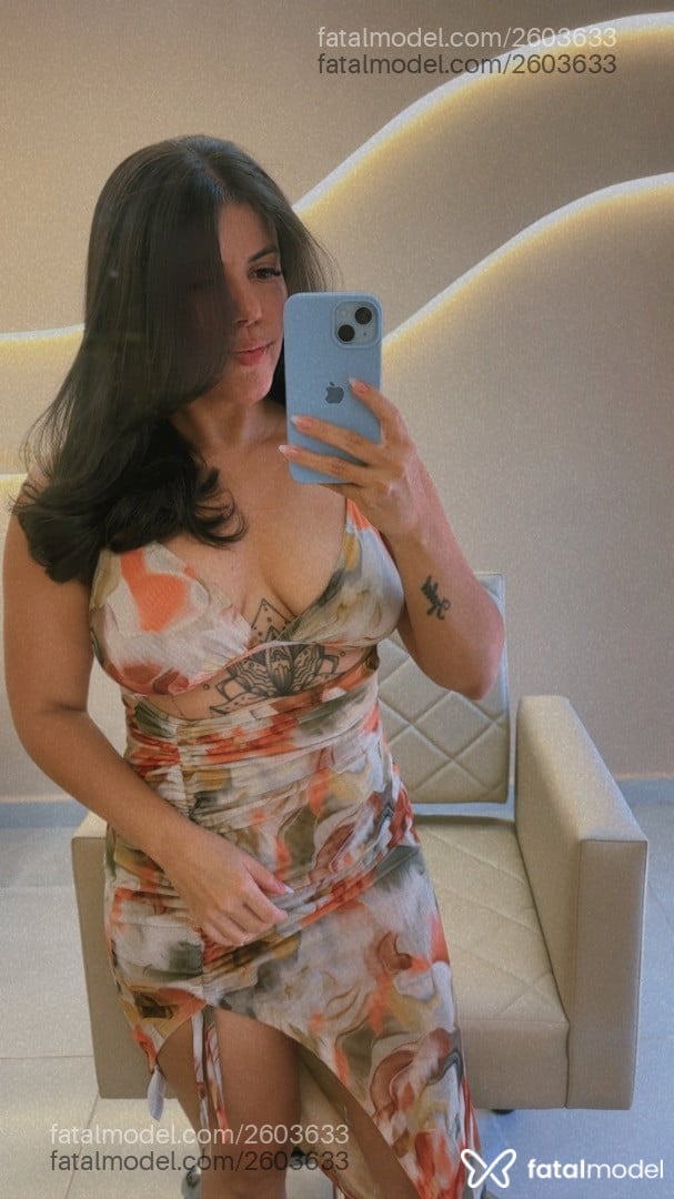 Acompanhante mulher com cabelo castanho de olhos castanhos - Karis