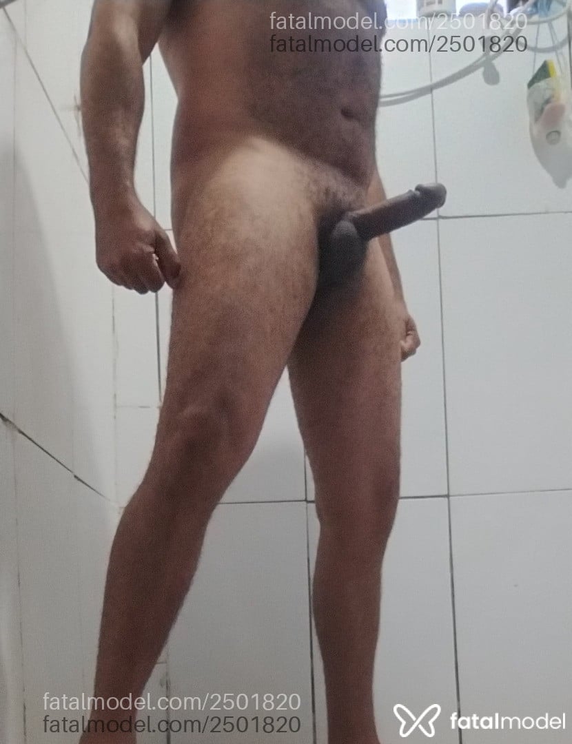 Acompanhante homem com cabelo grisalho de olhos castanhos - Pintudo