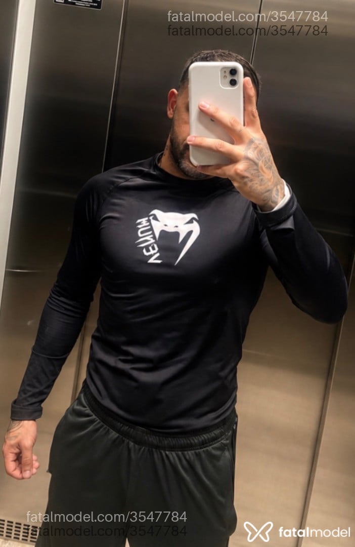 Acompanhante homem morena (o) de olhos pretos - Dolly