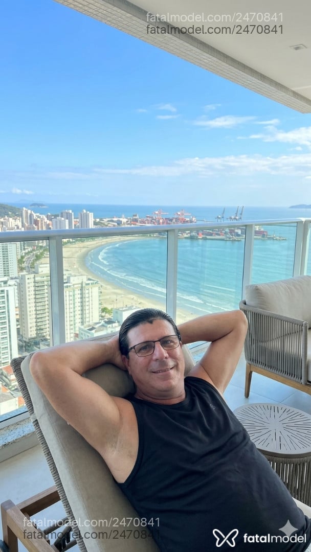 Acompanhante homem com cabelo castanho de olhos castanhos - Paulista