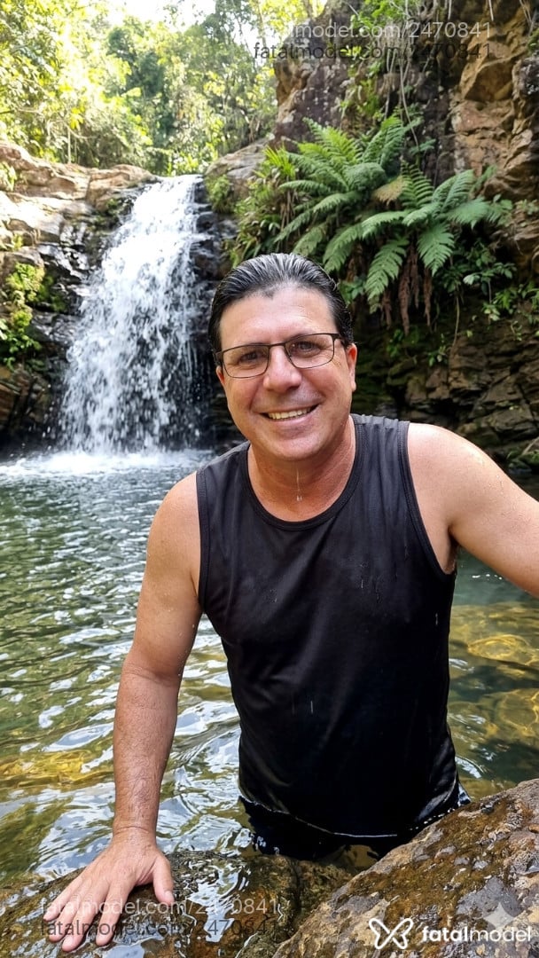 Acompanhante homem com cabelo castanho de olhos castanhos - Paulista