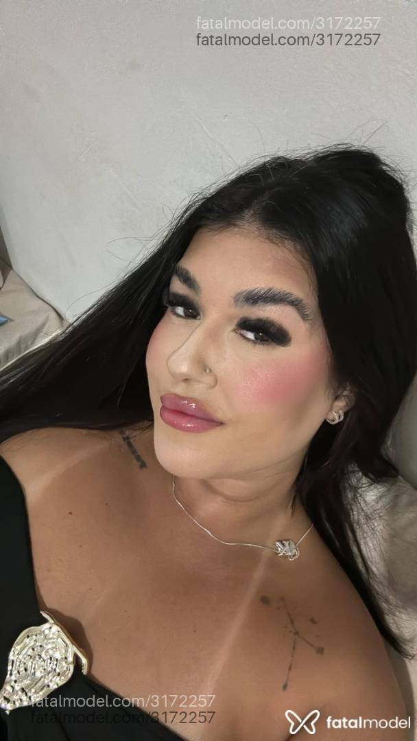 Acompanhante mulher loira (o) de olhos castanhos - Kiara Castro