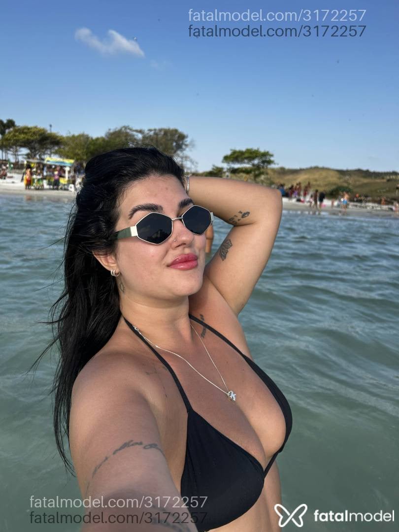 Acompanhante mulher loira (o) de olhos castanhos - Kiara Castro