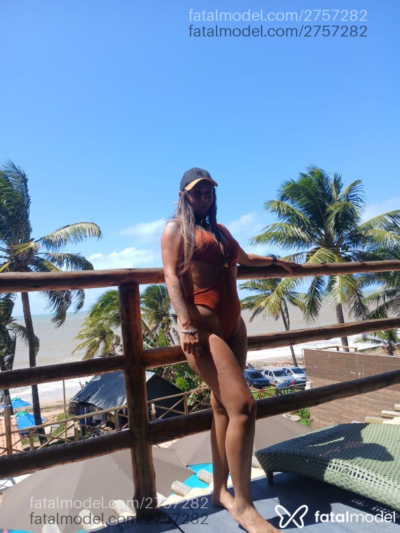 Acompanhante mulher morena (o) de olhos castanhos - Bruna