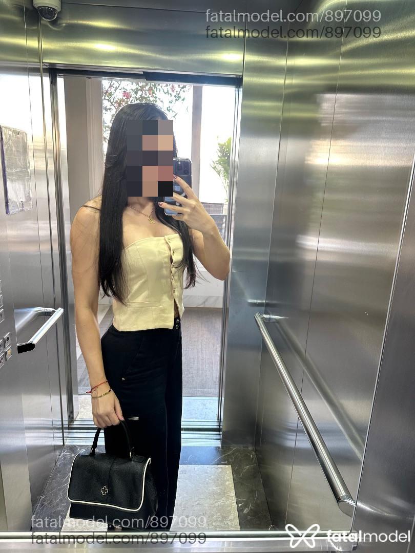 Acompanhante mulher com cabelo castanho de olhos castanhos - Thaís