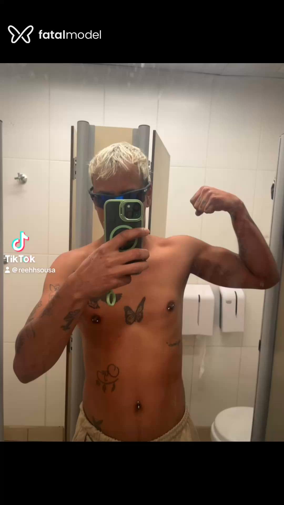Acompanhante homem com cabelo colorido de olhos castanhos - Miguel